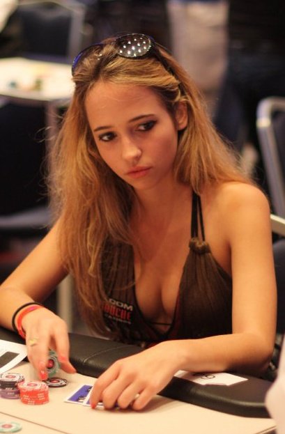 Margaux Ponnelle tenue poker